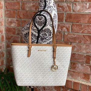 Michael kors jet set travel medium carryall tote